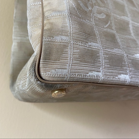 Chanel Travel Ligne Zip Cream Shoulder Tote - Picture 2 of 13